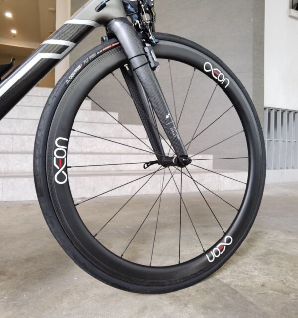AEON Warp Speed Series 700C 38mm front 50mm rear Carbon Fiber 100/130mm Rim Brake - Image 3