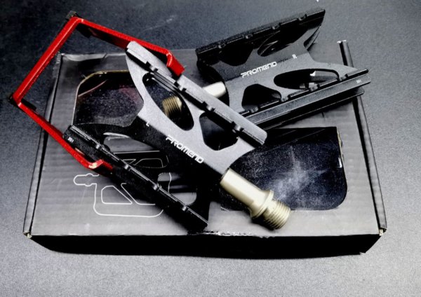 ACC - Pedal with built-in kickstand - Image 2