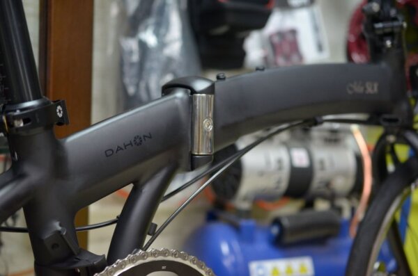 DAHON foldable MuSLX (EXPORT) 11 speed 9.1kg with pedals - Image 4